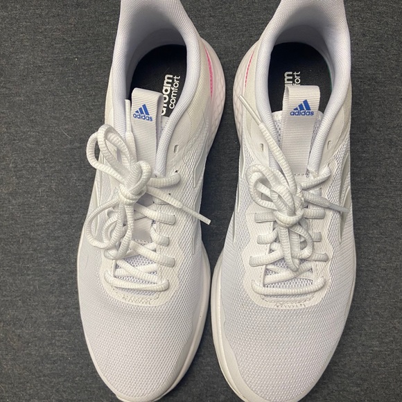 Women’s Adidas sneakers - Picture 3 of 3